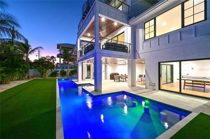 Image No.4-4 Bed Property for sale