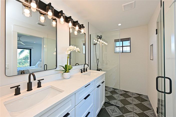 Image No.40-4 Bed Property for sale