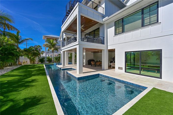 Image No.6-4 Bed Property for sale