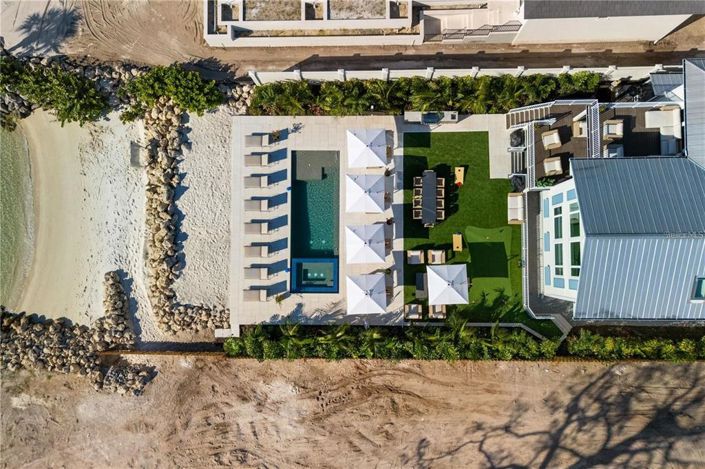 Image No.10-6 Bed Property for sale