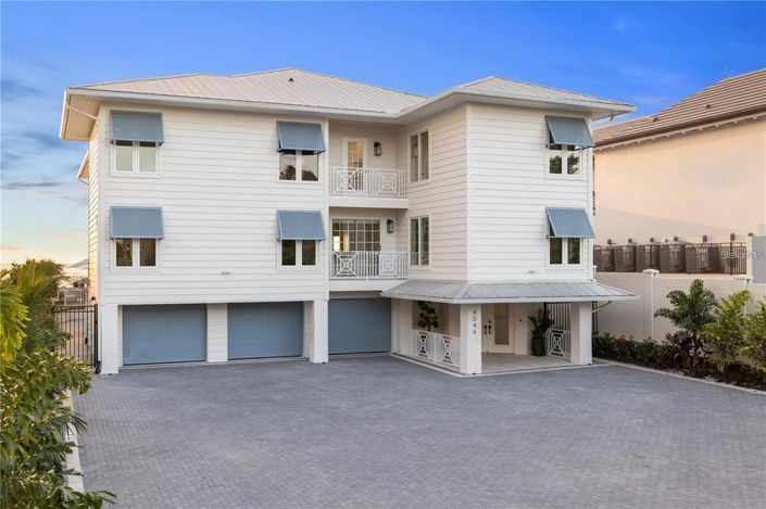 Image No.16-6 Bed Property for sale