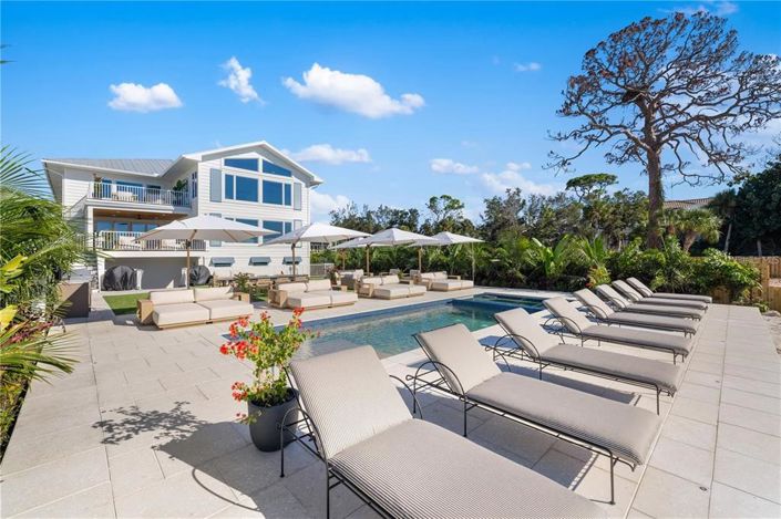 Image No.18-6 Bed Property for sale