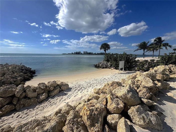 Image No.23-6 Bed Property for sale