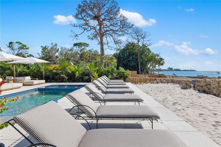 Image No.24-6 Bed Property for sale