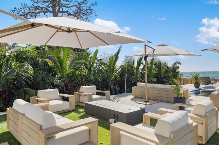 Image No.26-6 Bed Property for sale