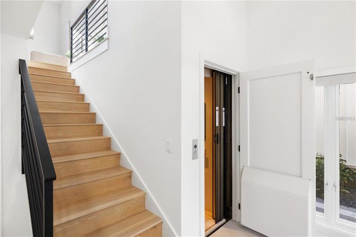 Image No.34-6 Bed Property for sale