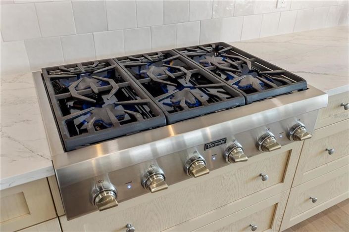 Image No.48-6 Bed Property for sale