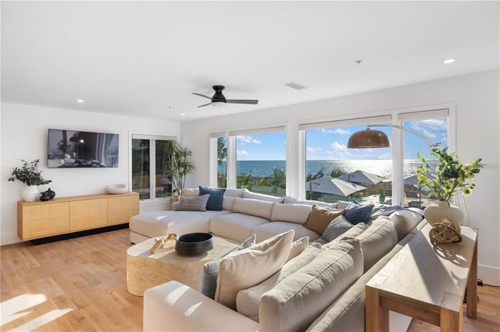 Image No.49-6 Bed Property for sale