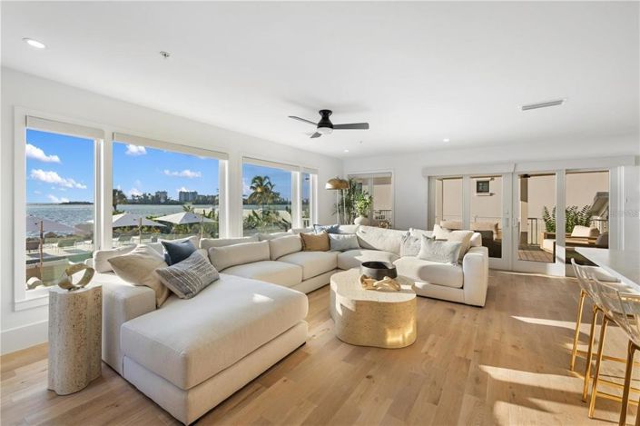 Image No.51-6 Bed Property for sale