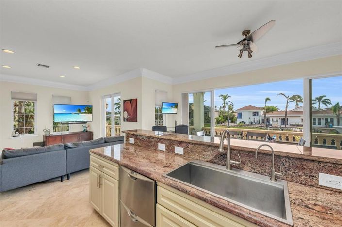 Image No.15-5 Bed Property for sale