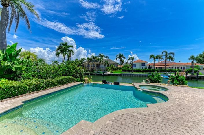 Image No.4-5 Bed Property for sale