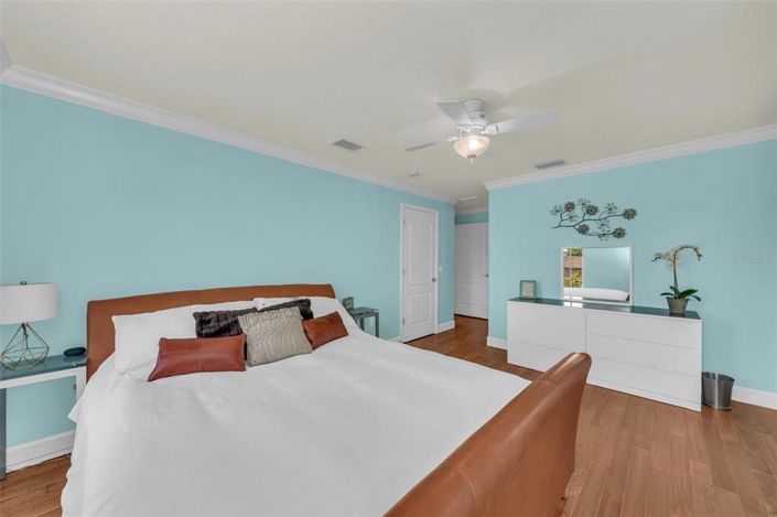 Image No.52-5 Bed Property for sale