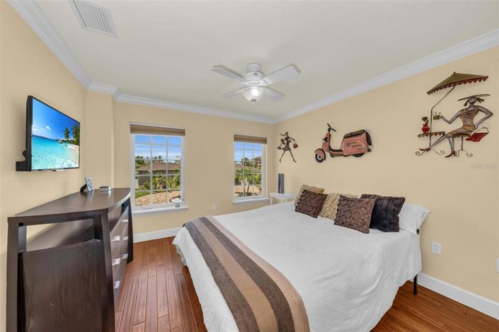 Image No.55-5 Bed Property for sale