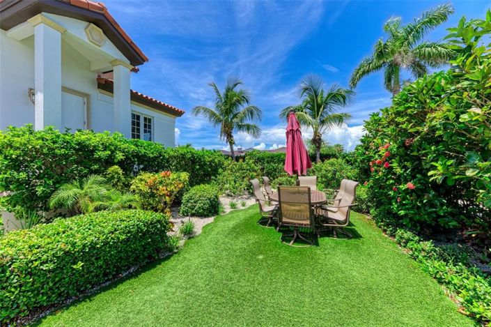 Image No.6-5 Bed Property for sale