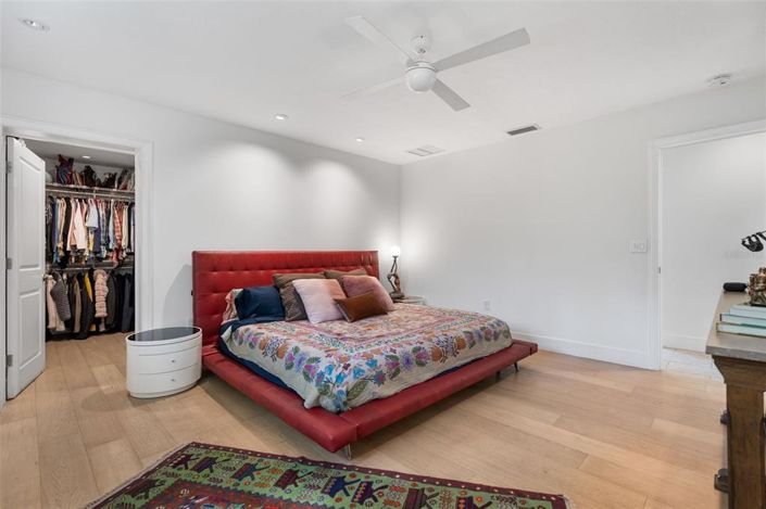 Image No.18-3 Bed Property for sale