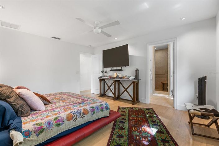 Image No.19-3 Bed Property for sale