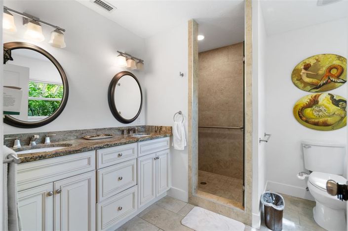 Image No.20-3 Bed Property for sale