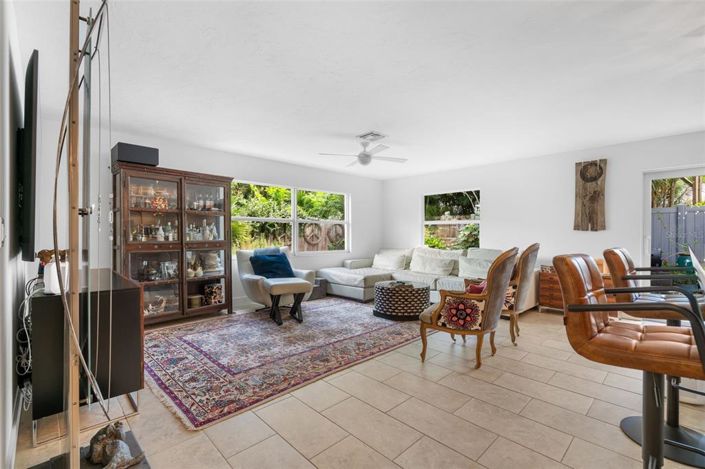 Image No.9-3 Bed Property for sale