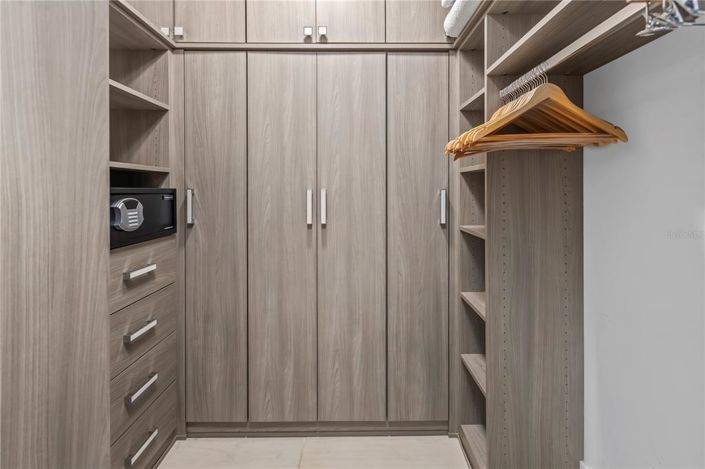 Image No.12-2 Bed Property for sale