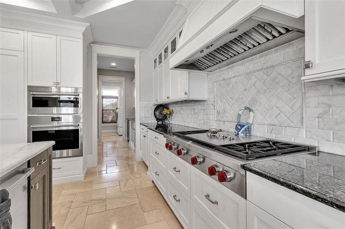 Image No.26-4 Bed Property for sale