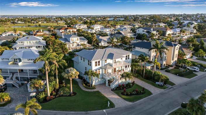 Image No.4-4 Bed Property for sale