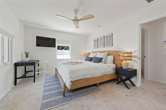 Image No.42-3 Bed Property for sale