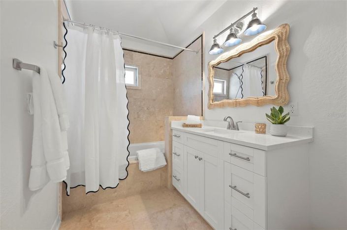 Image No.43-3 Bed Property for sale