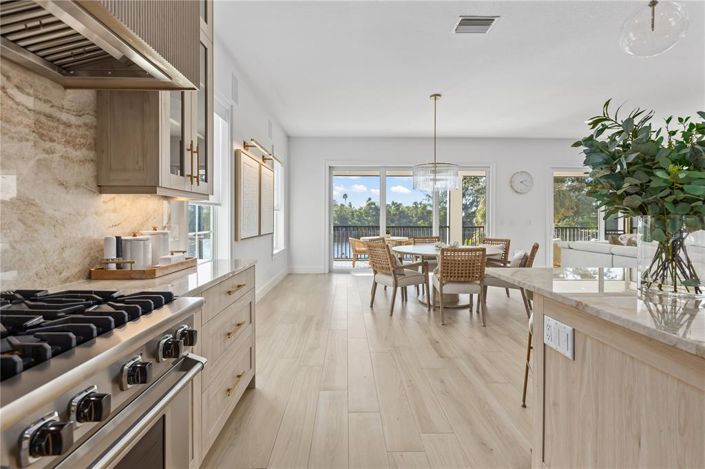 Image No.14-5 Bed Property for sale