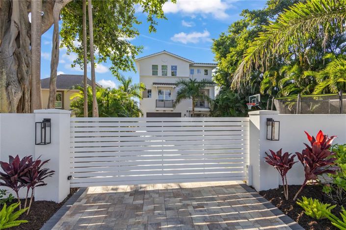 Image No.2-5 Bed Property for sale