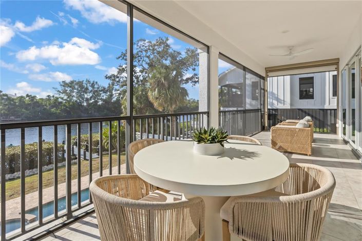 Image No.22-5 Bed Property for sale