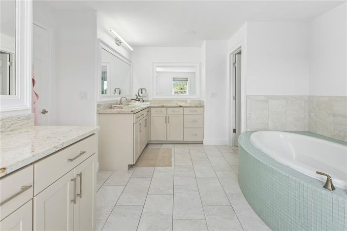 Image No.26-5 Bed Property for sale