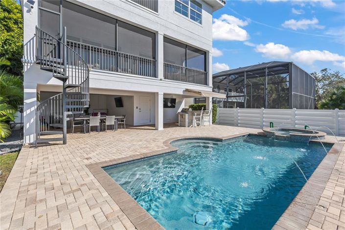 Image No.46-5 Bed Property for sale