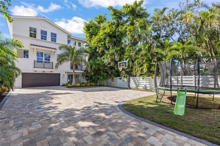 Image No.51-5 Bed Property for sale