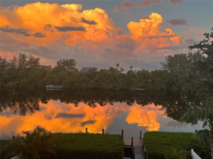 Image No.56-5 Bed Property for sale