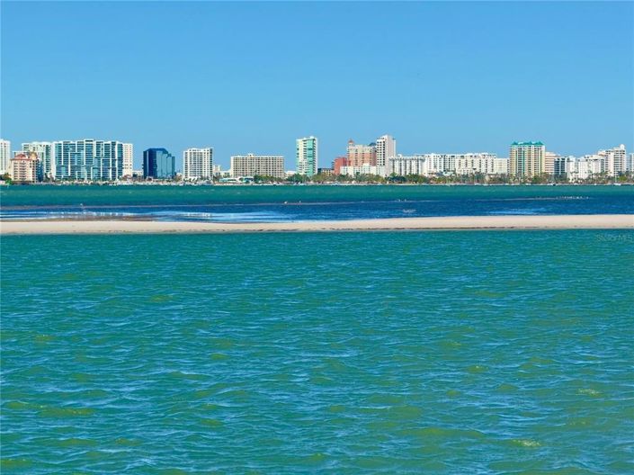 Image No.12-5 Bed Property for sale