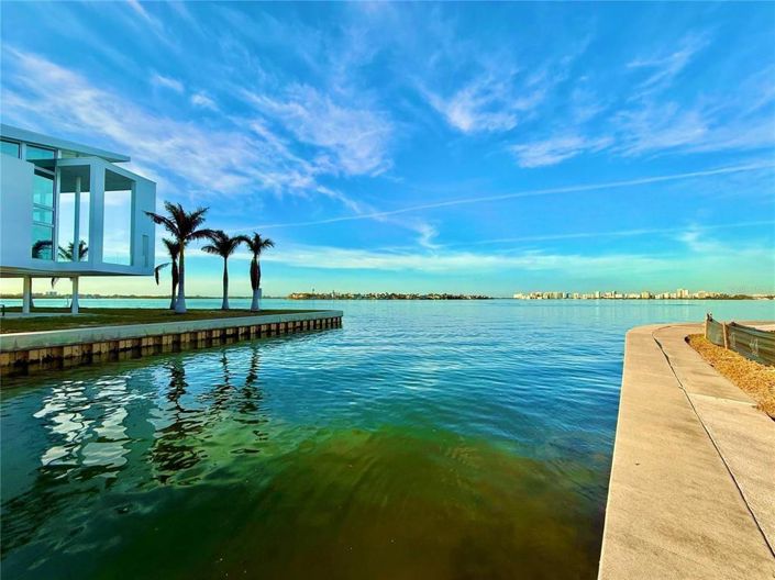 Image No.17-5 Bed Property for sale