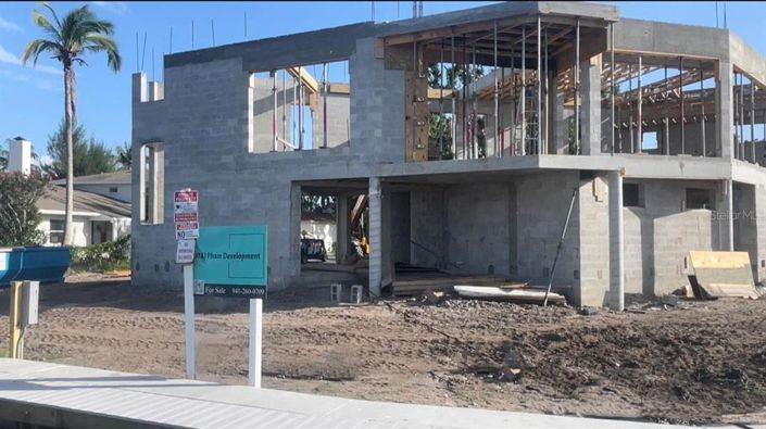 Image No.24-5 Bed Property for sale