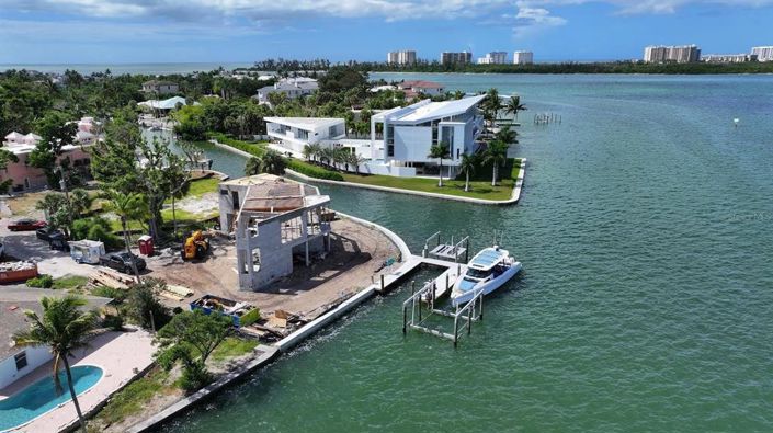 Image No.27-5 Bed Property for sale