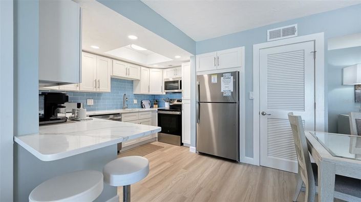 Image No.9-2 Bed Property for sale