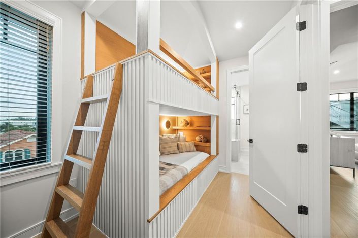 Image No.35-5 Bed Property for sale