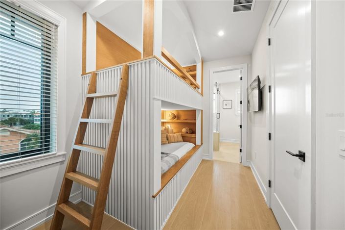 Image No.36-5 Bed Property for sale