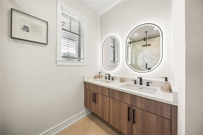 Image No.39-5 Bed Property for sale