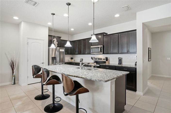 Image No.12-5 Bed Townhouse for sale