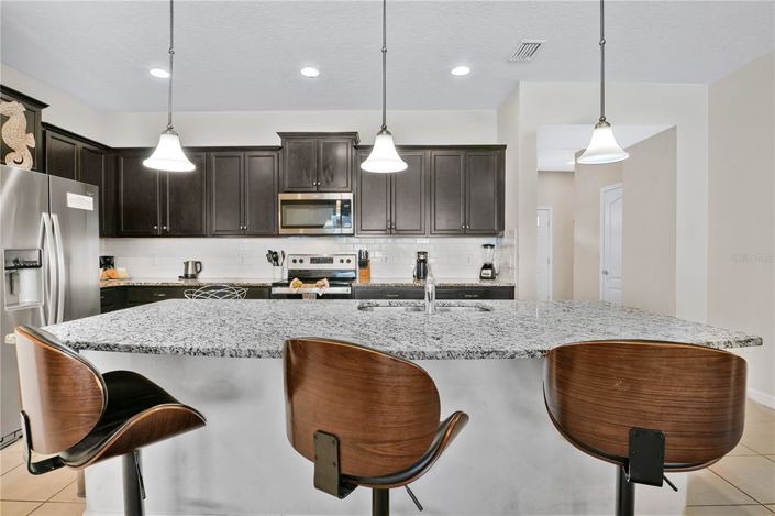 Image No.13-5 Bed Townhouse for sale