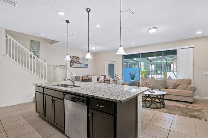 Image No.15-5 Bed Townhouse for sale