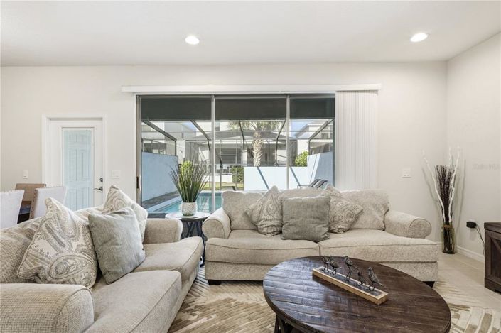 Image No.16-5 Bed Townhouse for sale