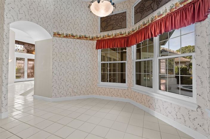 Image No.12-5 Bed Property for sale