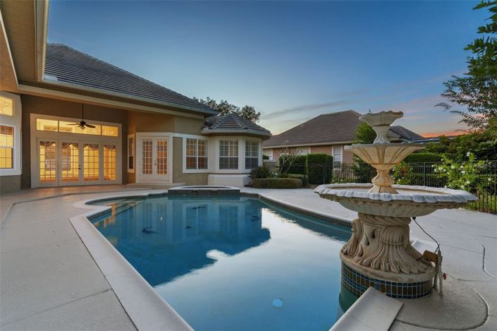 Image No.2-5 Bed Property for sale