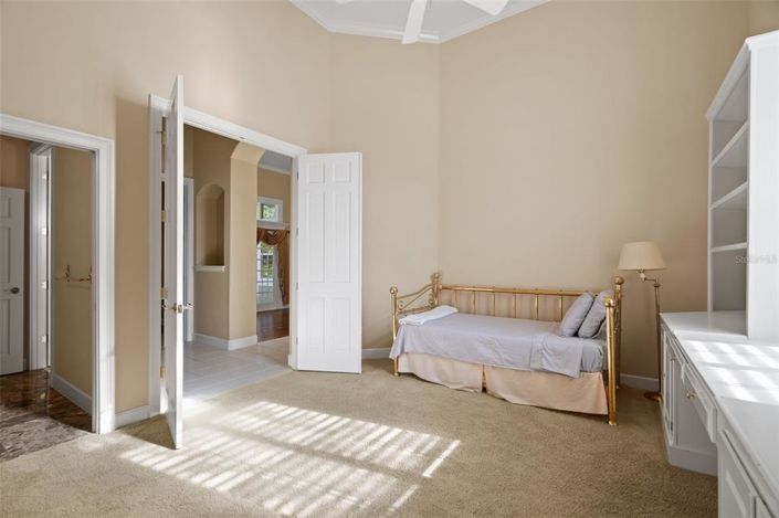 Image No.25-5 Bed Property for sale