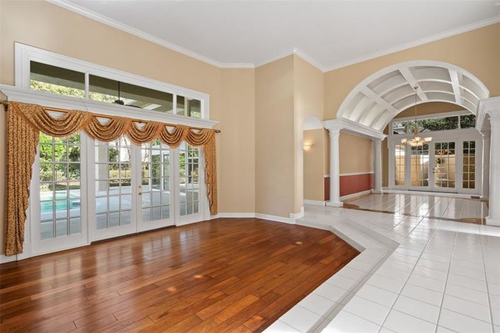 Image No.9-5 Bed Property for sale